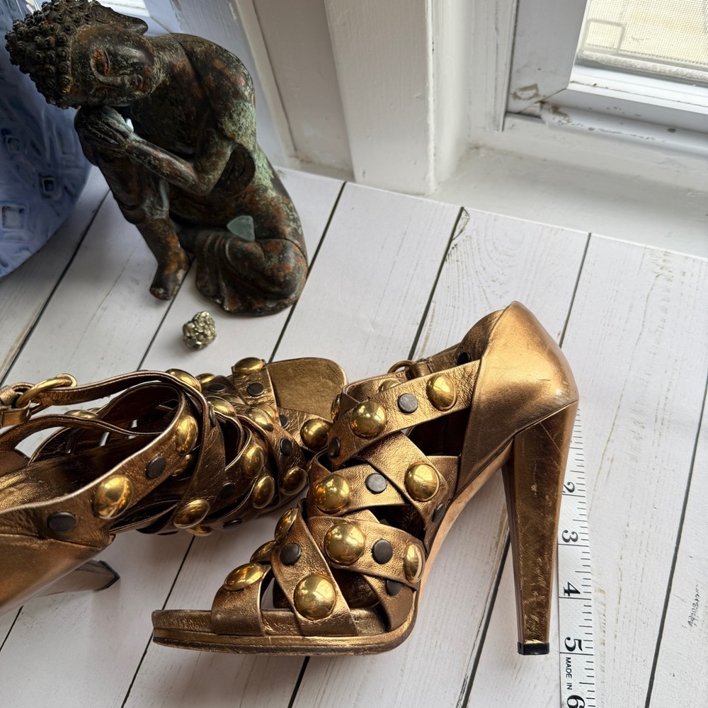 Gucci | Vintage Babouska Studded Metallic Gold Leather 5” Heels - Picture 10 of 16